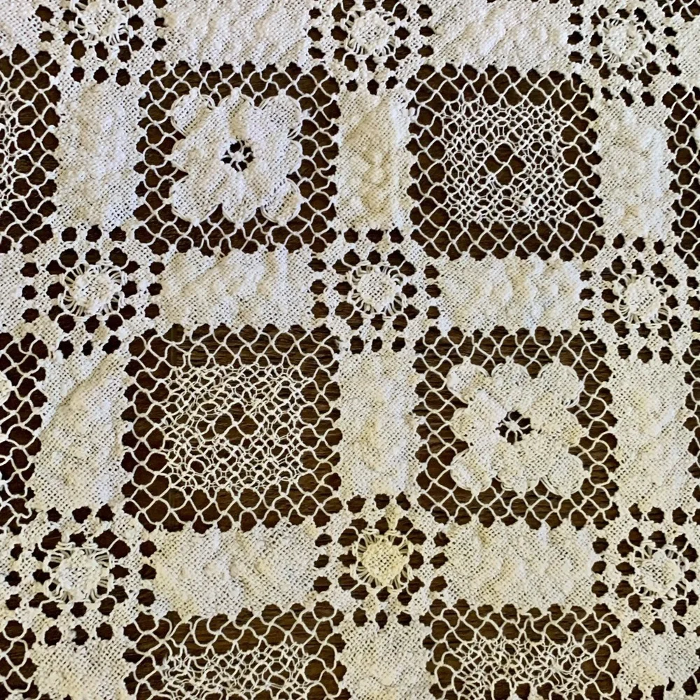 Small table cloths D 26”
